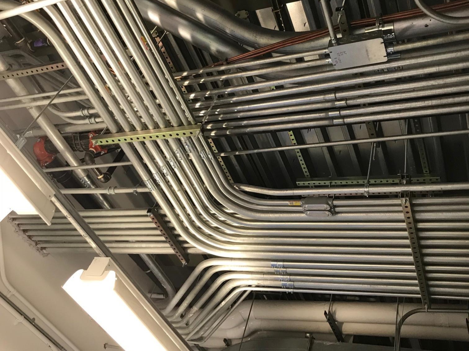 نصب لولههای خرطومی PVC در ساختمان