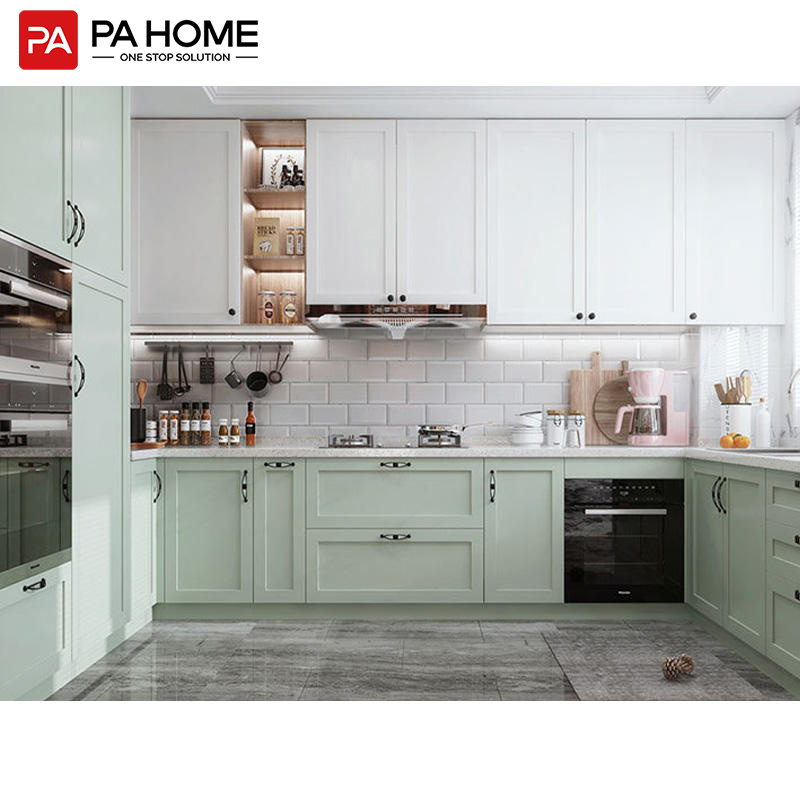 کابینت کلاسیک با جزئیات دقیق و طراحی سنتی