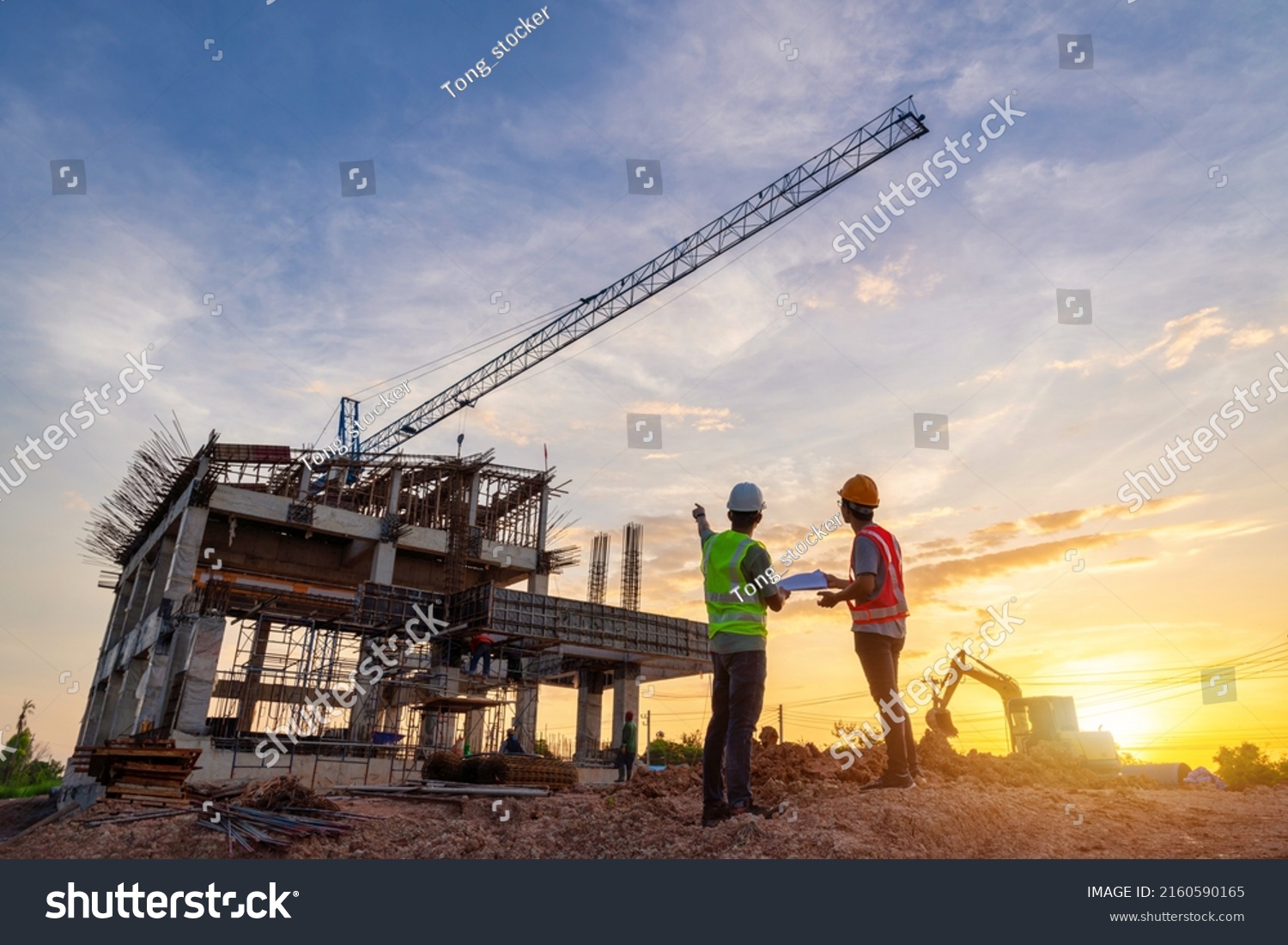 نیمکتهای کارگاهی در محیط ساخت