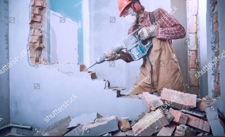اجرای تخریب دیوار و نبش‌کنی اصولی بدون آسیب